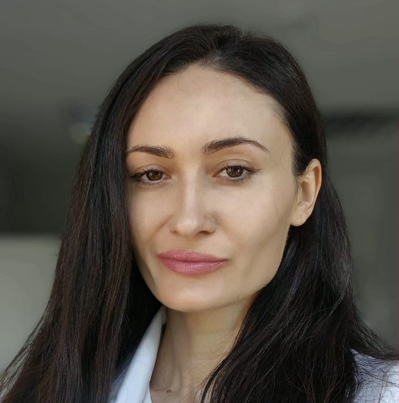 Dr. Dragu Cristina