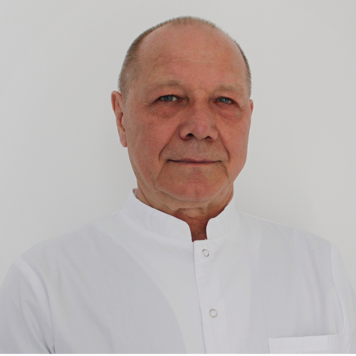 Dr. Manole Nicolae